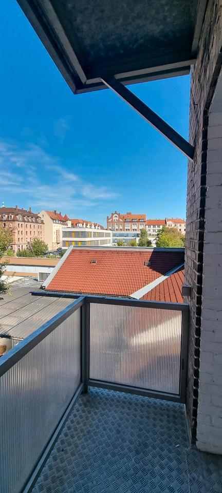 Renovierte 2 Zimmer Wohnung mit Balkon und großer Küche zimmer