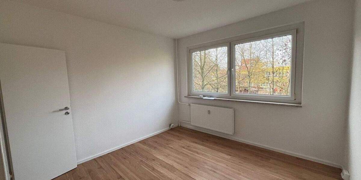 Etagenwohnung Zwickau Neuplanitz - 3 Zimmer, 60 m&sup2;, 250&euro; | Angebot:26826640