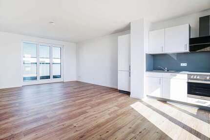 Wohnung zum Mieten in Berlin 1.481 € 77 m²