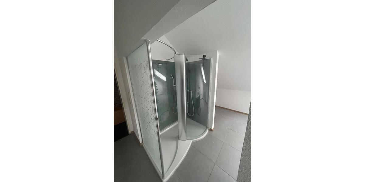 Dachgeschoßwohnung Ibbenbüren - 3 Zimmer, 140 m&sup2;, 1.000&euro; | Angebot:26039332