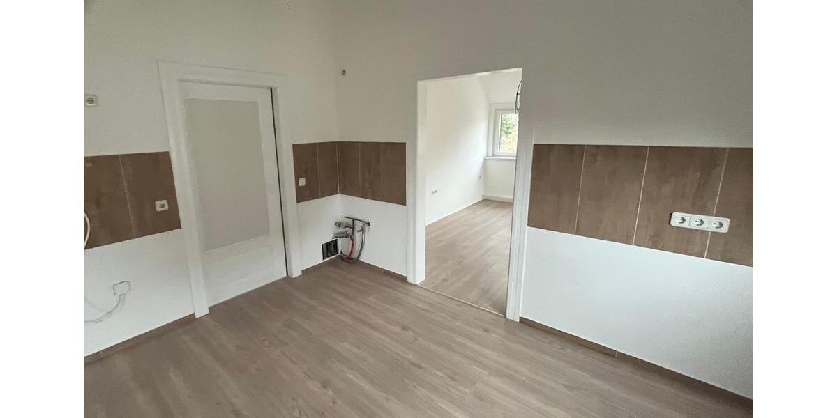 Dachgeschoßwohnung Gersdorf - 5 Zimmer, 130 m&sup2;, 900&euro; | Angebot:25717822