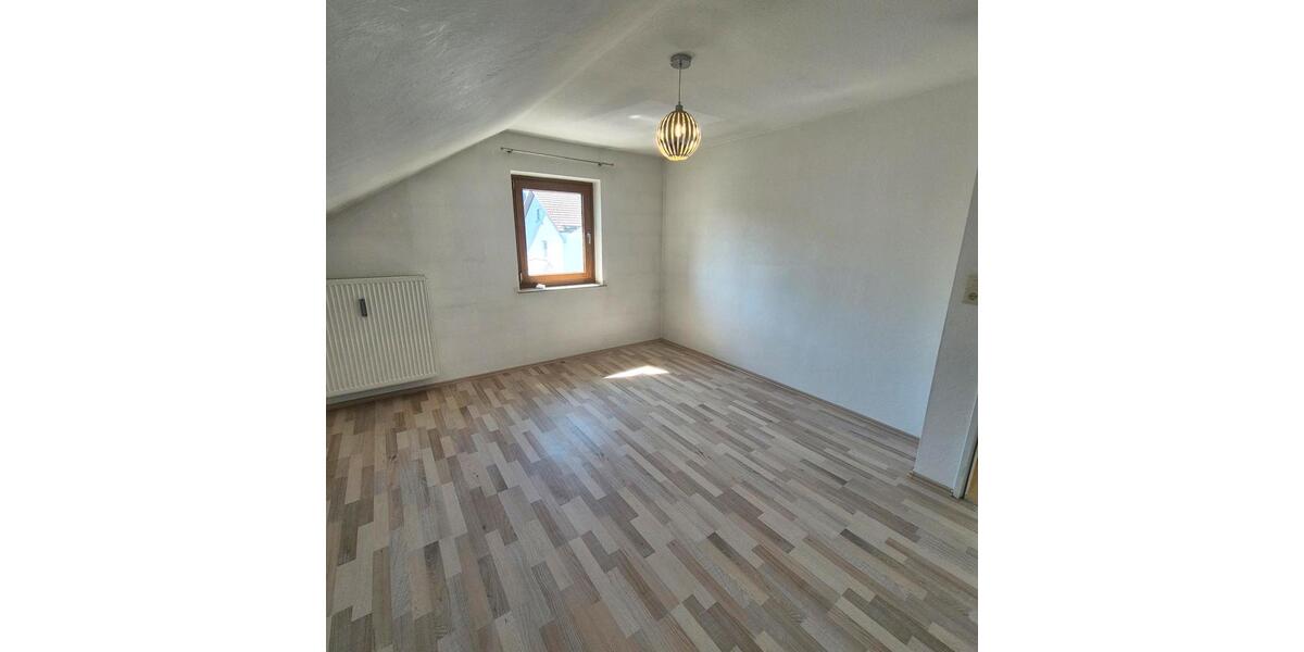 Dachgeschoßwohnung Marktrodach - 2.5 Zimmer, 85 m&sup2;, 580&euro; | Angebot:26454268