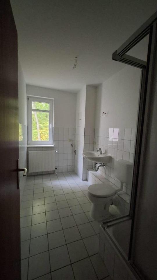 Neu renoviert- 2 Zimmerwohnung mit Balkon in guter Lage zimmer