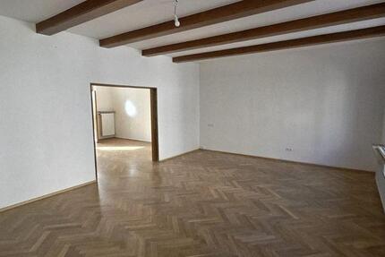 Modernisierte 4-Zimmer-Wohnung mit Dachterrasse in zentraler Lage zimmer