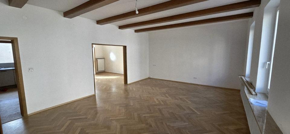 Modernisierte 4-Zimmer-Wohnung mit Dachterrasse in zentraler Lage zimmer