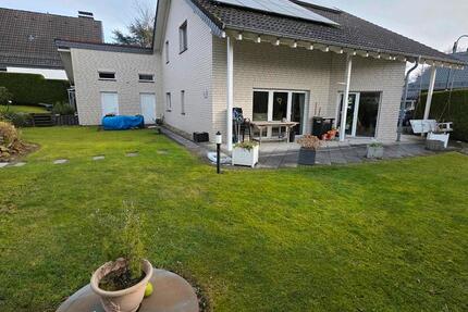 Haus Bergisch Gladbach - 2 Zimmer, 154 m&sup2;, 2.500&euro; | Angebot:24829509