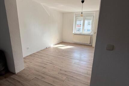 Wohnung Schmelz - 4 Zimmer, 90 m&sup2;, 700&euro; | Angebot:26238112