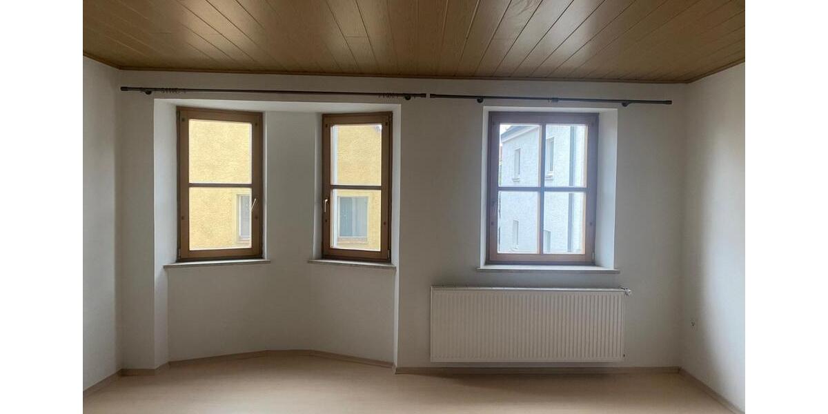 Etagenwohnung Pressath - 3 Zimmer, 105 m&sup2;, 850&euro; | Angebot:24294733
