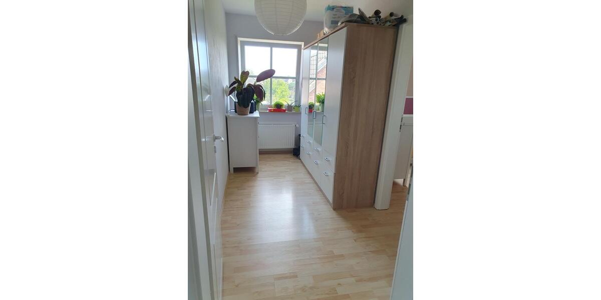 Dachgeschoßwohnung Haseldorf - 4 Zimmer, 115 m&sup2;, 1.035&euro; | Angebot:26050945