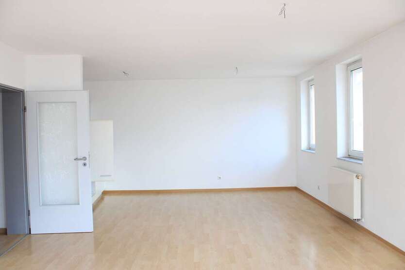 2-Zimmer Wohnung inkl. Einbauküche *** großes, helles WohnZimmer ***