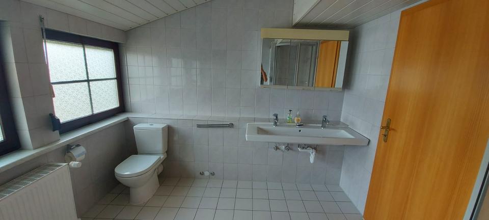 Dachgeschoßwohnung Altenstadt - 3 Zimmer, 100 m&sup2;, 1.000&euro; | Angebot:24688058