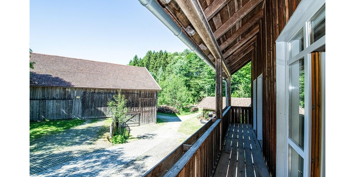 Lichtdurchflutetes Zuhause mit zwei Balkonen und viel Raumgefühl - Etagenwohnung Waldmünchen / Geigant Geigant | Angebot:26837319