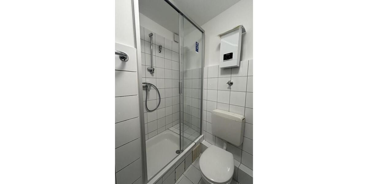 Erstbezug nach Sanierung. Sehr schöne 2-Zimmer-Whg. im 4. OG in D-Pempelfort. 2 zimmer