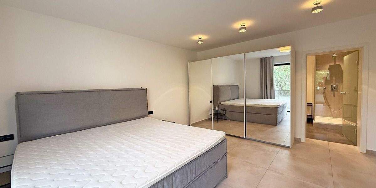 Etagenwohnung Düsseldorf Oberkassel - 2 Zimmer, 82 m&sup2;, 1.790&euro; | Angebot:24713021