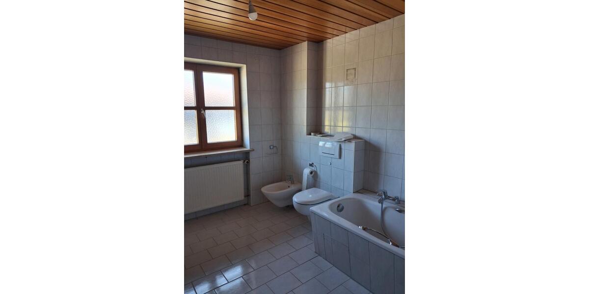 Etagenwohnung Schlehdorf Unterau - 5 Zimmer, 131 m&sup2;, 1.900&euro; | Angebot:26277336