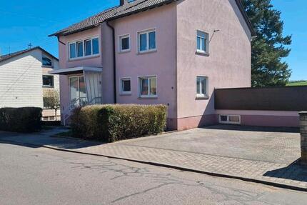 EG Wohnung 2 Garagen 4 Stellplätze Garten zimmer