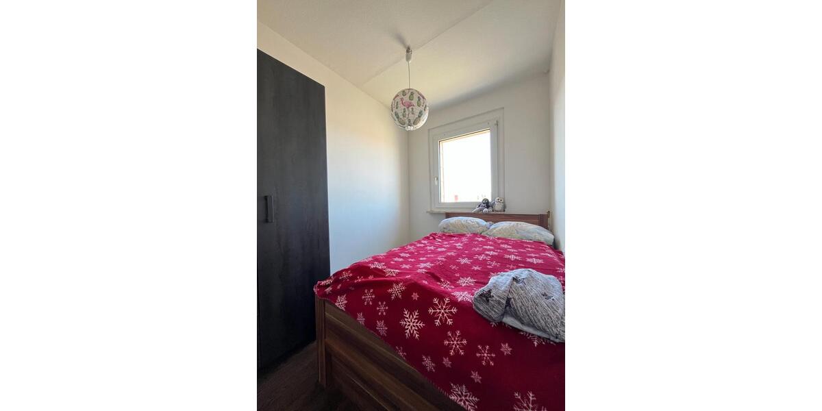 Dachgeschoßwohnung Oberlungwitz - 3 Zimmer, 55 m&sup2;, 300&euro; | Angebot:26003184