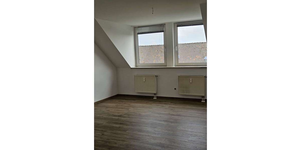 Etagenwohnung Neusorg - 3 Zimmer, 75 m&sup2;, 365&euro; | Angebot:26737362