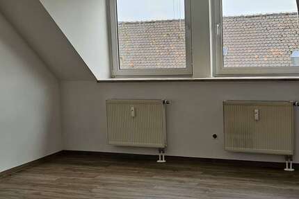 Wohnung Neusorg - 3 Zimmer, 75 m&sup2;, 365&euro; | Angebot:26737362