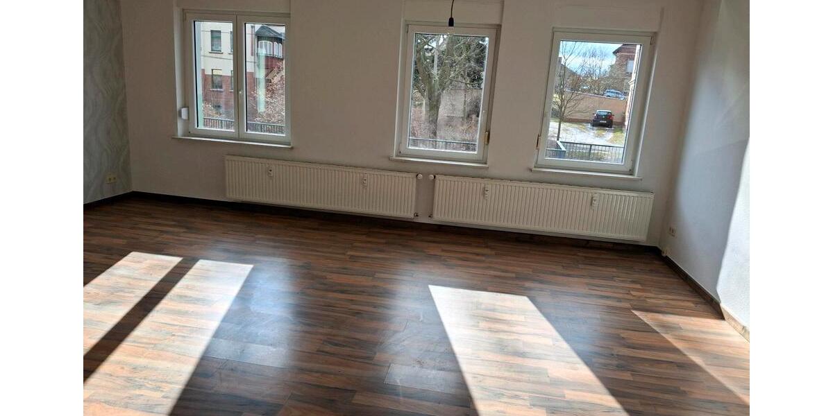 Erdgeschoßwohnung Werdau - 4 Zimmer, 101 m&sup2;, 855&euro; | Angebot:26040348