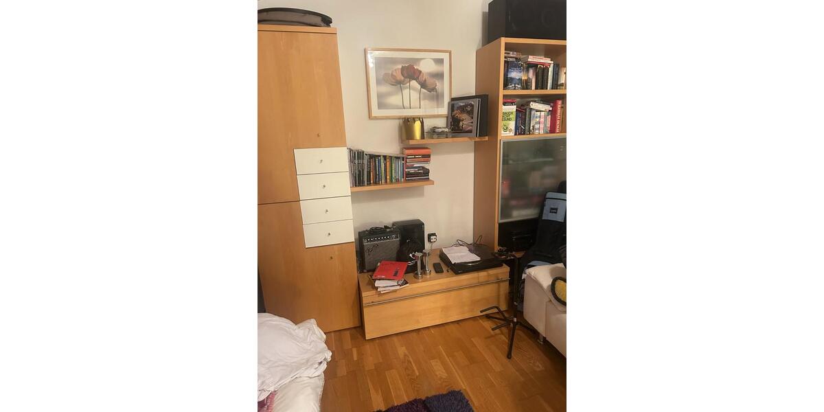 Schönes DG Zimmer in RH bevorzugt an Studentin zu vermieten zimmer