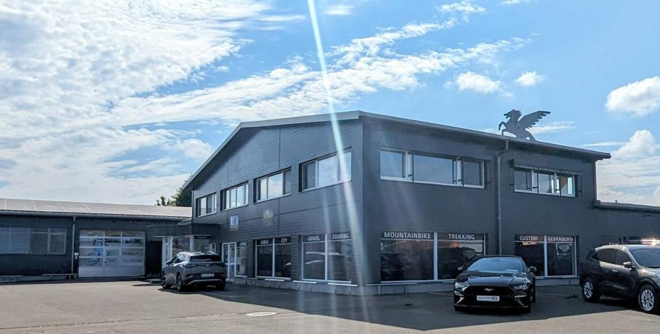 Moderne Büros mit Showroom und Dachterrasse zimmer