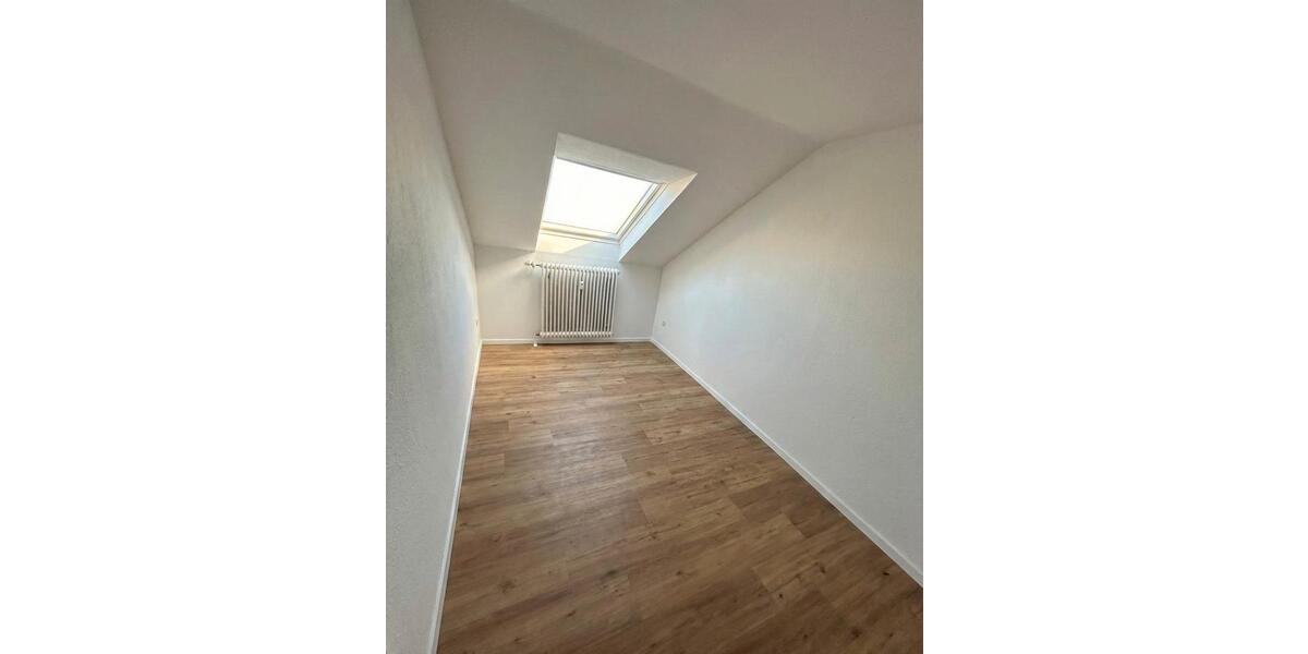 Helle und ruhige 3,5 Zimmer-Wohnung im Dachgeschoss 3.5 zimmer