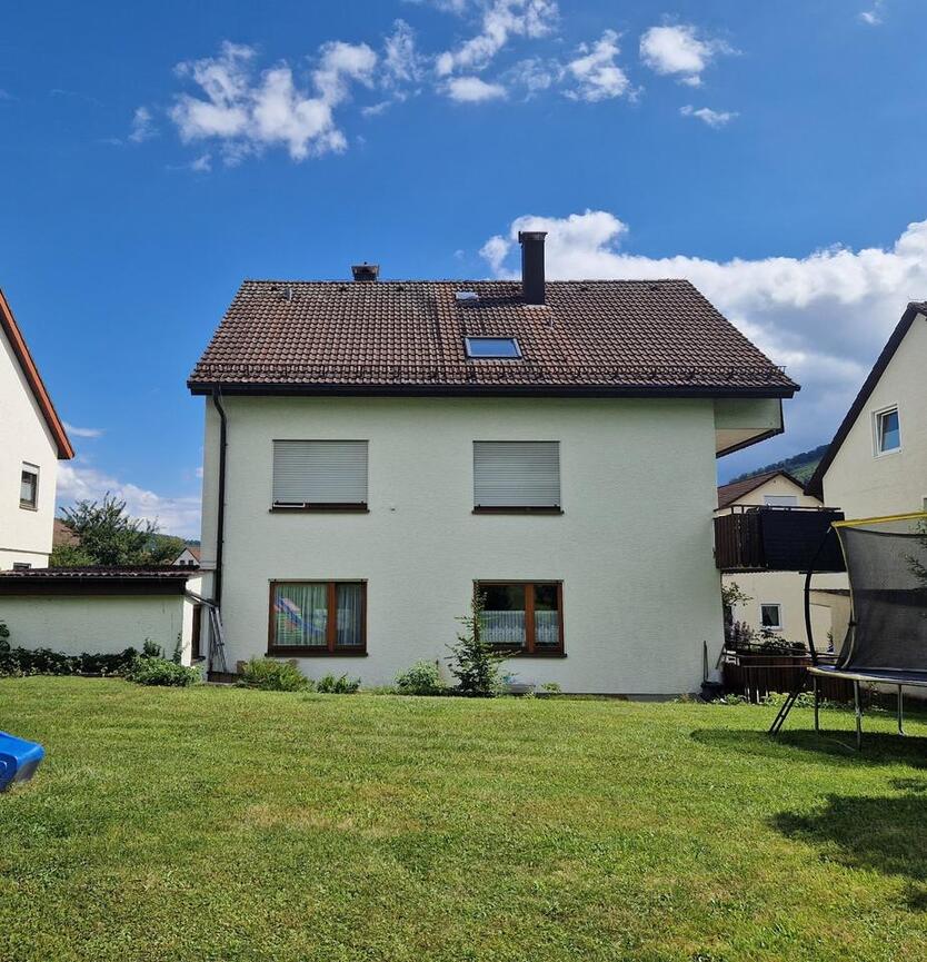 Sonnige, renovierte 3,5-Zimmer DG-Wohnung in zentraler Lage