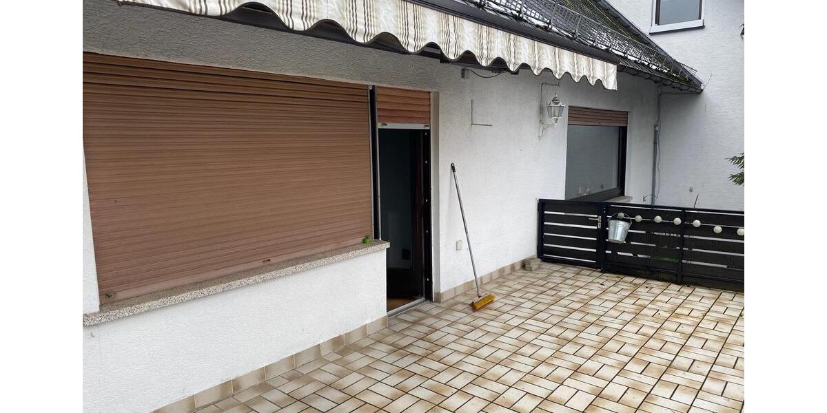 Etagenwohnung Ehringshausen - 5 Zimmer, 145 m&sup2;, 1.500&euro; | Angebot:24782704