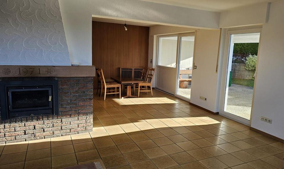 Etagenwohnung Meschede - 5 Zimmer, 180 m&sup2;, 1.100&euro; | Angebot:25551536