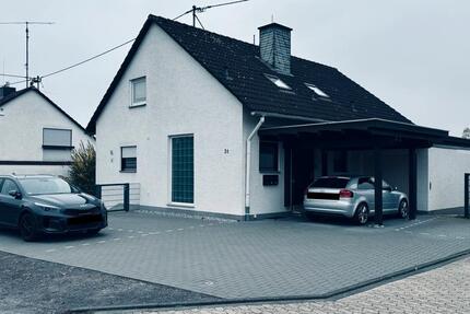 Schöne 3-Zi.-DG-Wohnung in ruhiger Lage NR-Irlich – ab Dez. 2025 zimmer