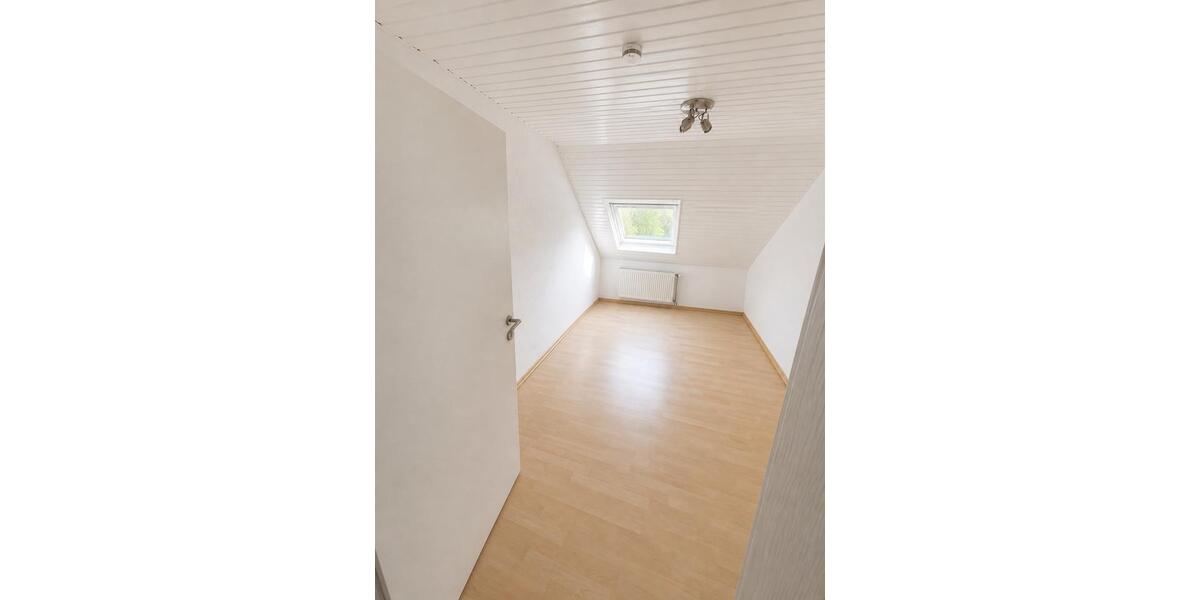 Dachgeschoßwohnung Bischofsheim - 4 Zimmer, 78 m&sup2;, 1.150&euro; | Angebot:26612997