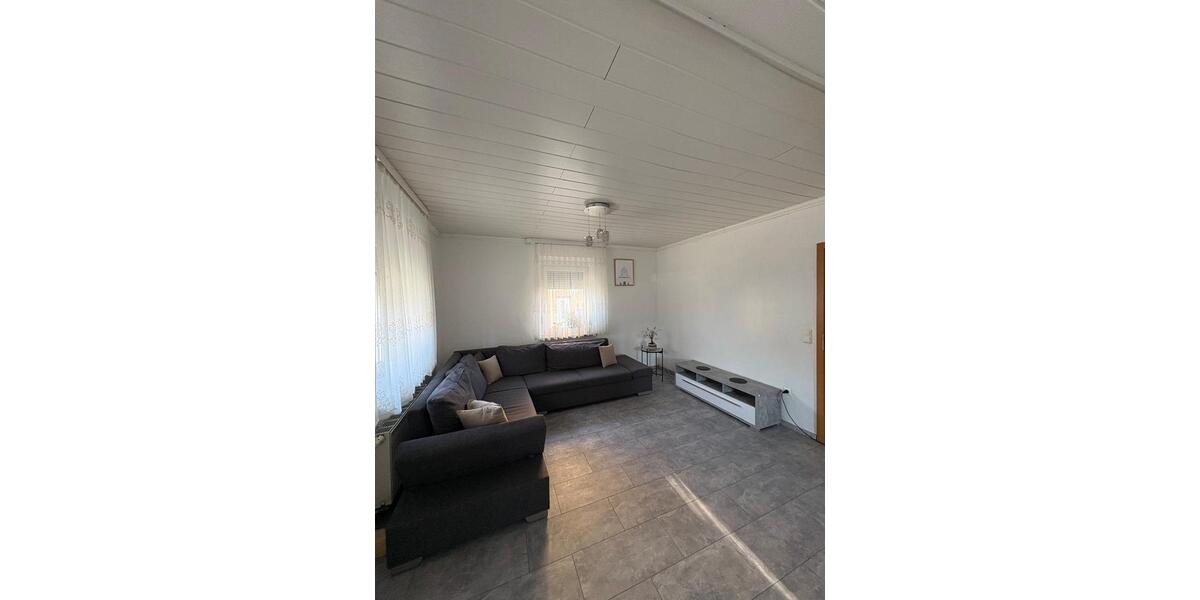 Teils möblierte Doppelhaushälfte mitten in der Stadt (4xZimmer) 4 zimmer