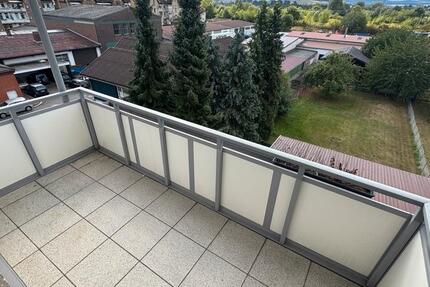 Charmante 3-Zimmer-Wohnung mit Balkon und Keller in gepflegtem Me 3 zimmer