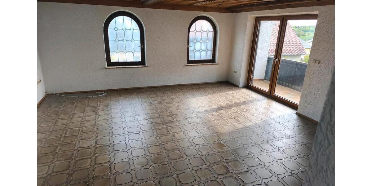 Etagenwohnung Hahnbach - 5 Zimmer, 120 m&sup2;, 820&euro; | Angebot:26447512