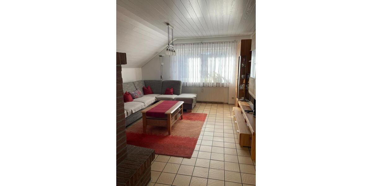 Dachgeschoßwohnung Frickenhausen - 5.5 Zimmer, 112 m&sup2;, 1.150&euro; | Angebot:24867017