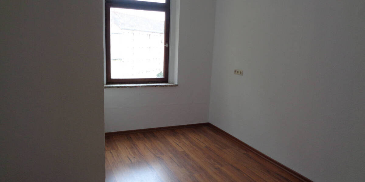 Etagenwohnung Plauen Haselbrunn - 3 Zimmer, 75 m&sup2;, 300&euro; | Angebot:26750925