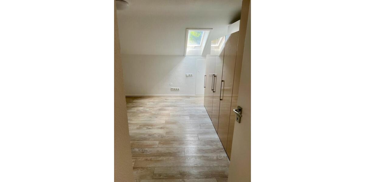 Dachgeschoßwohnung Niefern-Öschelbronn Öschelbronn - 3 Zimmer, 82 m&sup2;, 1.150&euro; | Angebot:26585722