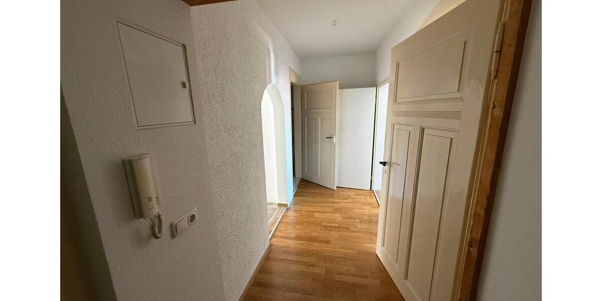 Dachgeschoßwohnung Greiz - 3 Zimmer, 65 m&sup2;, 325&euro; | Angebot:26070754