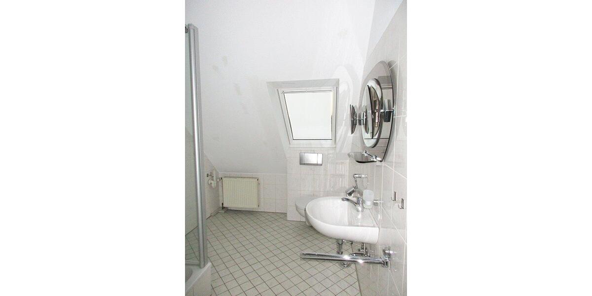 Dachgeschoßwohnung Hiddenhausen - 2 Zimmer, 53 m&sup2;, 370&euro; | Angebot:26285177