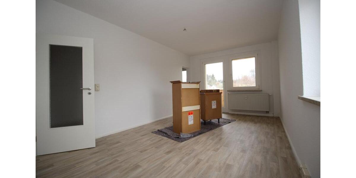 **Renovierte 3-Zimmer-Wohnung mit Balkonverglasung in ruhiger Wohnlage zu vermieten** 3 zimmer