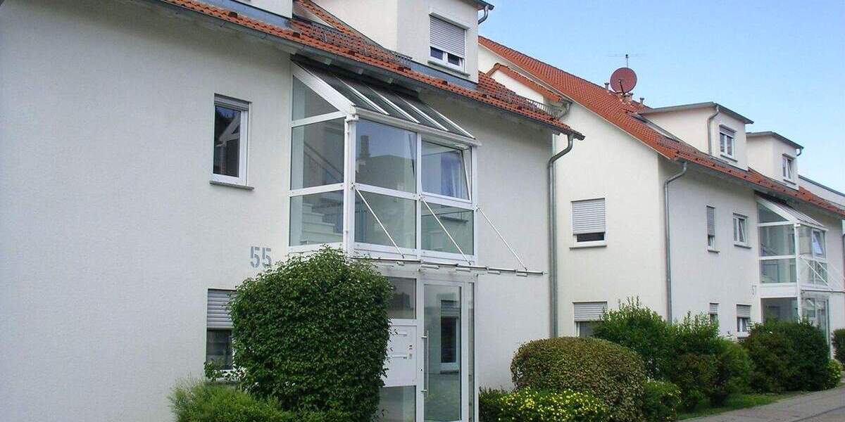 Schöne 2-Zi.-DG-Whg. mit Balkon + EBK in Leonberg 2 zimmer