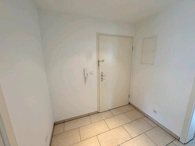 Etagenwohnung Wiesbaden Biebrich - 2 Zimmer, 45 m&sup2;, 880&euro; | Angebot:26506878