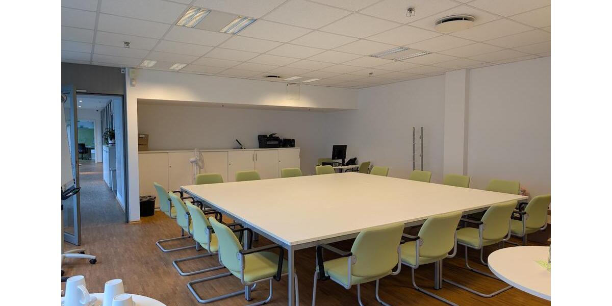 AUSSERGEWÖHNLICHE BÜROFLÄCHE AUF DEM MESSEGELÄNDE LAATZEN – ARCHITEKTUR MIT CHARAKTER UND GRÜNEM HERZ zimmer