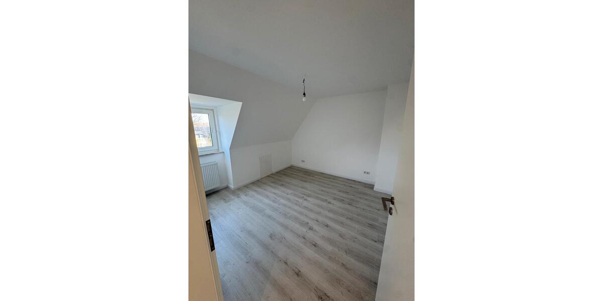 Dachgeschoßwohnung Lübeck Sankt Lorenz Nord - 3 Zimmer, 55 m&sup2;, 900&euro; | Angebot:25791685