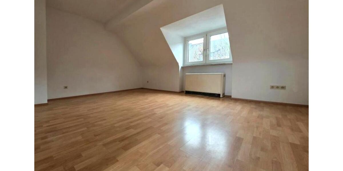 Gemütliche, renovierte 2,5-Zimmer-Wohnung im Dachgeschoss 2 zimmer