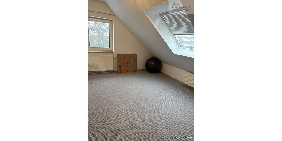 Dachgeschoßwohnung Ganderkesee - 3 Zimmer, 80 m&sup2;, 650&euro; | Angebot:24672730