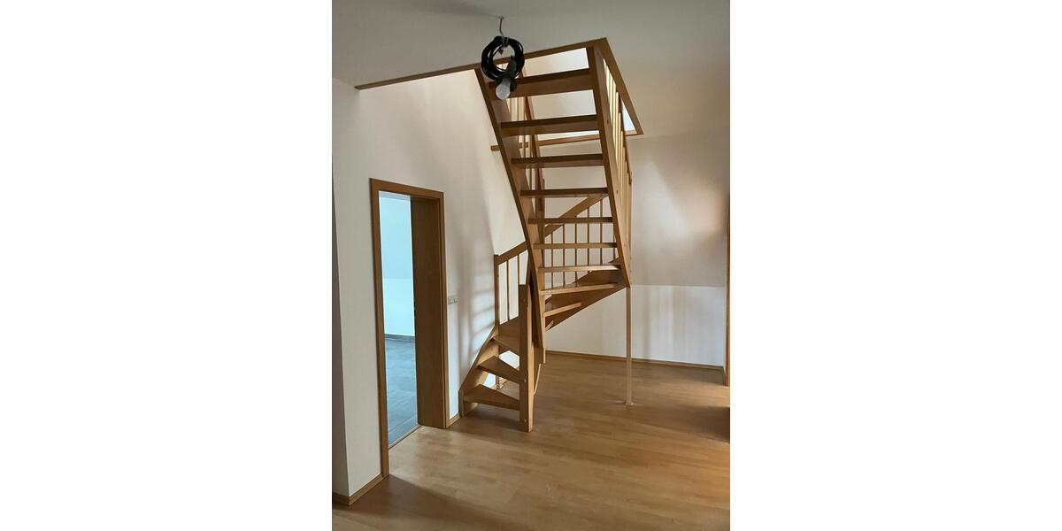 Dachgeschoßwohnung Stollberg (Erzgebirge) - 3 Zimmer, 80 m&sup2;, 560&euro; | Angebot:25171994