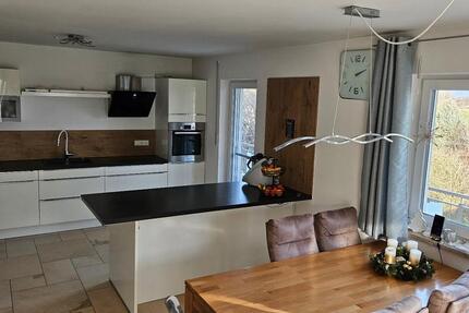 Hochwertige 120m²-Wohnung im 1. OG in Saaldorf zu vermieten 4 zimmer