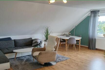 Moderne, geräumige Wohnung mit Balkon am Stadtrand. Einbauküche möglich!
